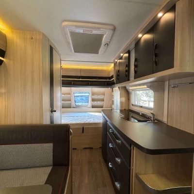 Hobby De Luxe 440 SF (15)
