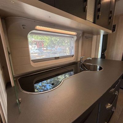 Hobby De Luxe 440 SF (16)