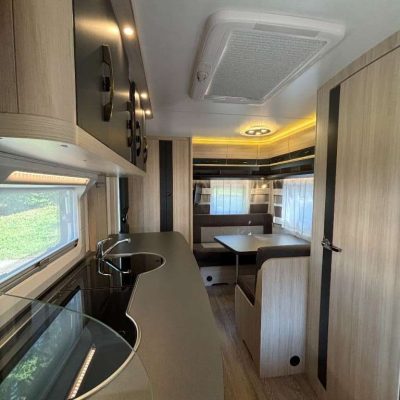 Hobby De Luxe 440 SF (25)